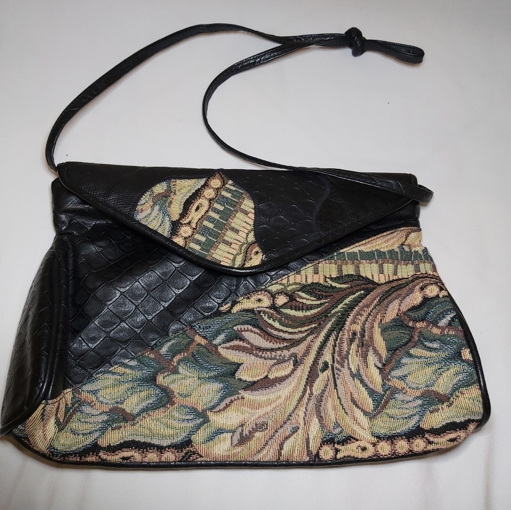 Vintage Fifth Avenue Made in USA leather purse. Make an offer!